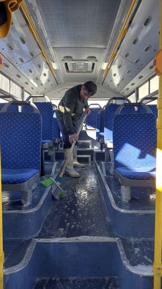 گندزدایی و نظافت هر روزه ناوگان اتوبوسرانی توسط حوزه نقلیه